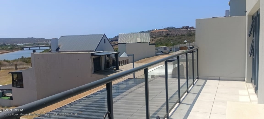 To Let 4 Bedroom Property for Rent in Hartenbos Central Western Cape